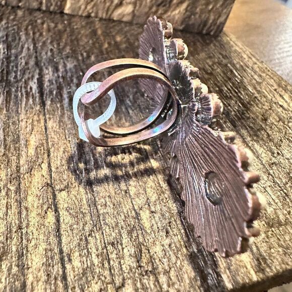 Western Boho Hippie Triple Stone Floral Concho Cuff Ring: Copper White, Gift Box - Picture 4 of 6